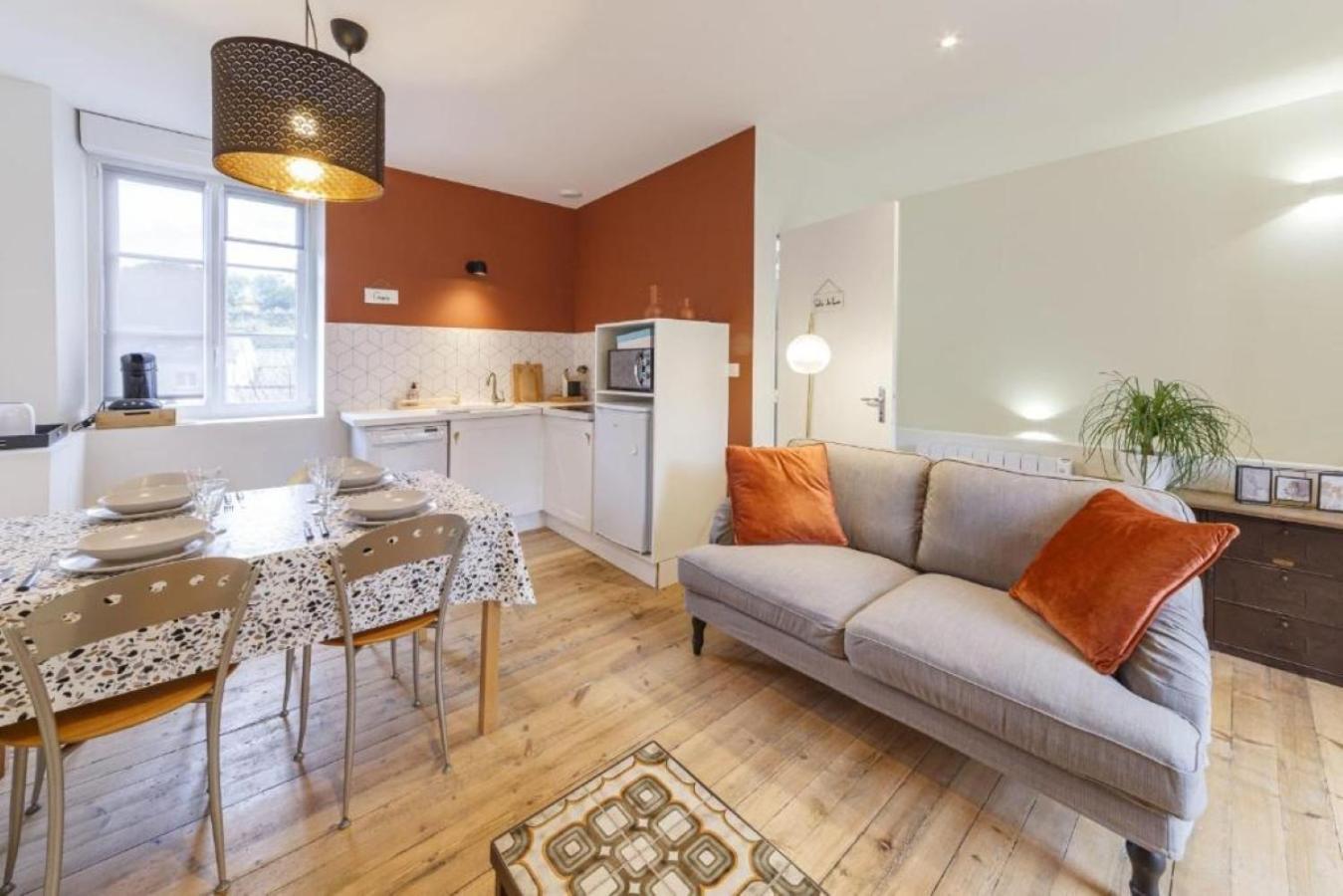 Apartment Un Toit Sous Les Ifs Laval (Mayenne)